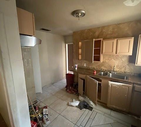 4th image of 1728 N Glenwood Cir