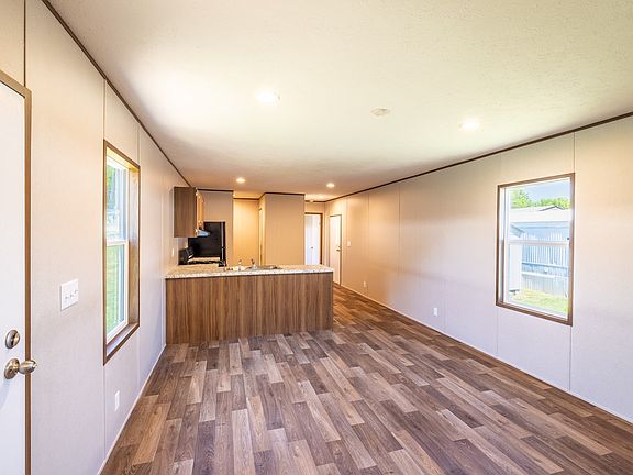 4th image of 520 Villa Dr