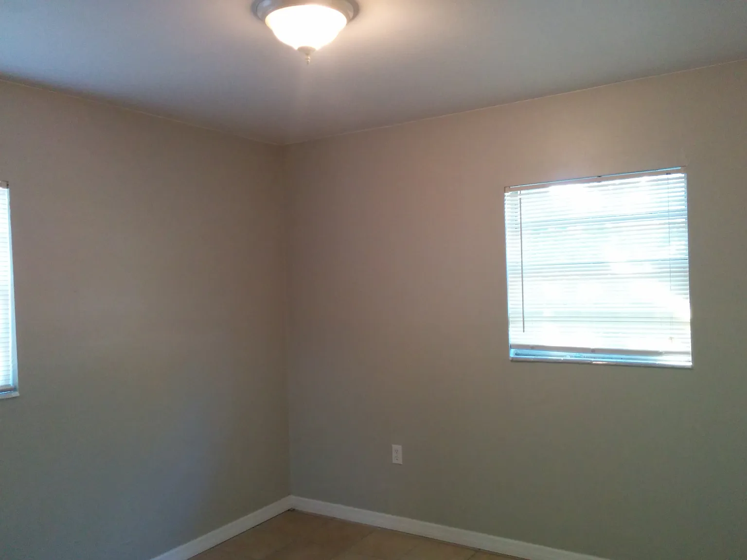 3 bed, 980 sqft, $1,700 — Photo 3