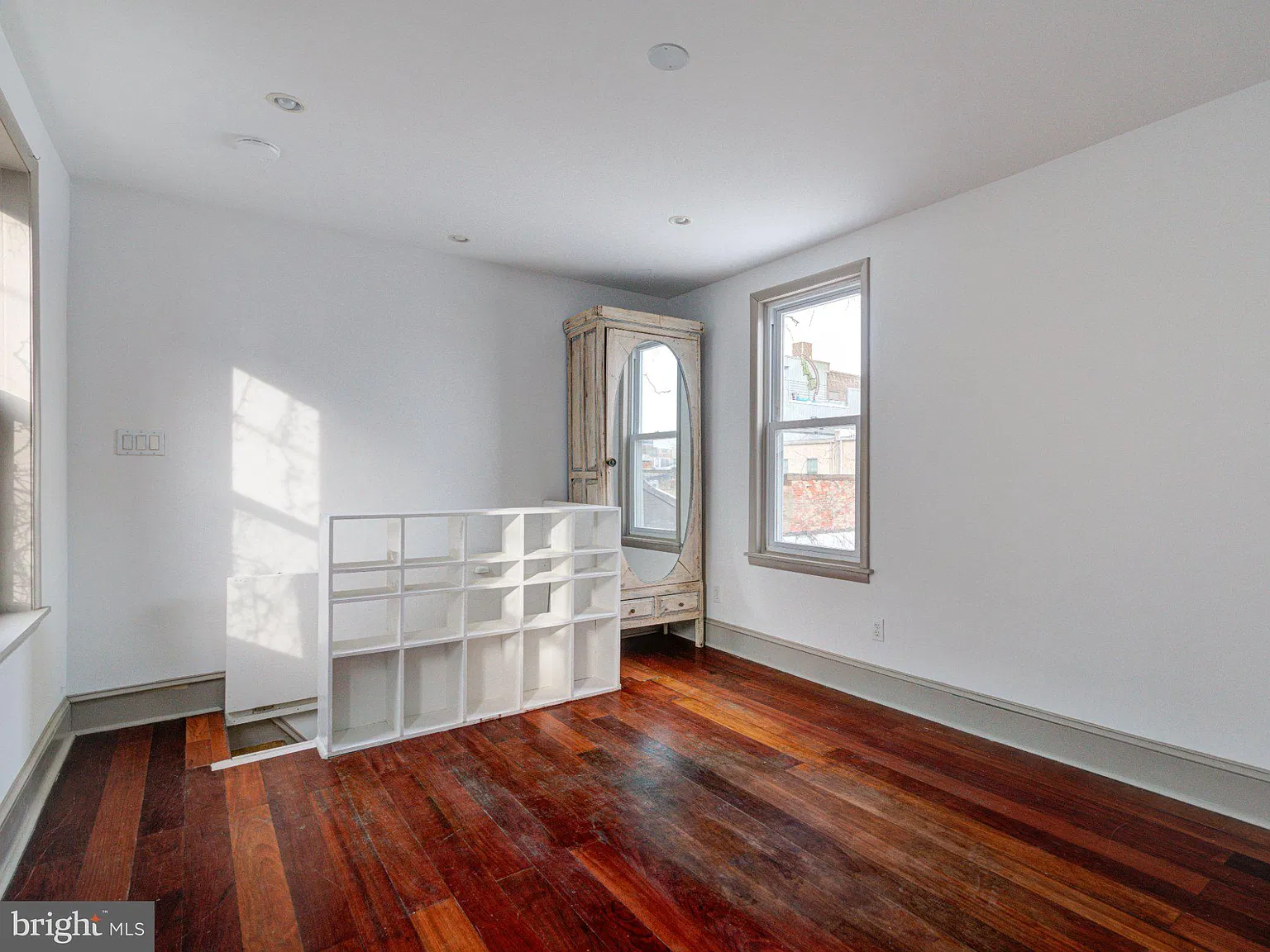 2 bed, 1.0 bath, 2016 sqft, $2,600 — Photo 2