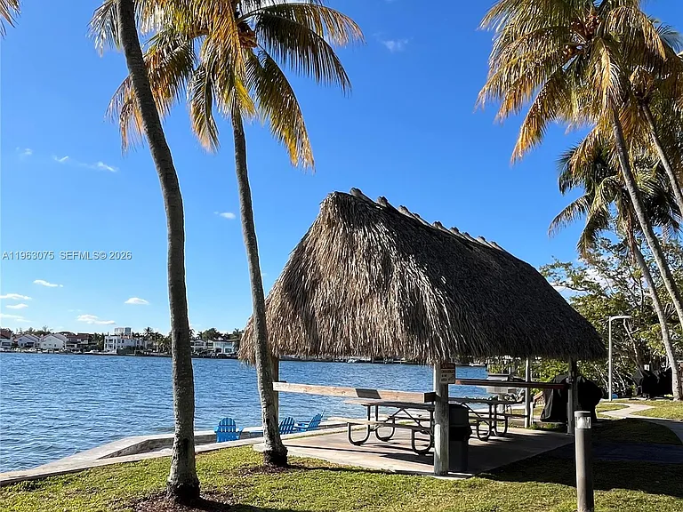 3 Grove Isle Dr #C502 — Photo 35