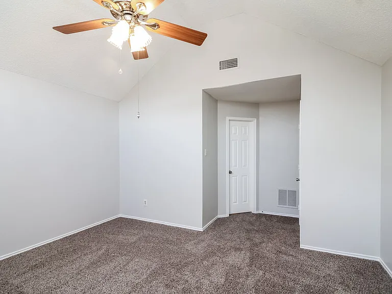 2326 Weatherby Dr — Photo 9