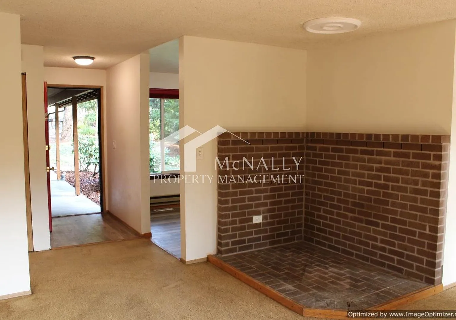 Charming 3-Bedroom Rambler with Spacious Yard and RV Parking — Photo 4