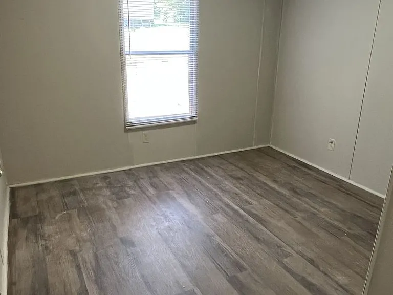 15422 Sharpe Rd — Photo 13