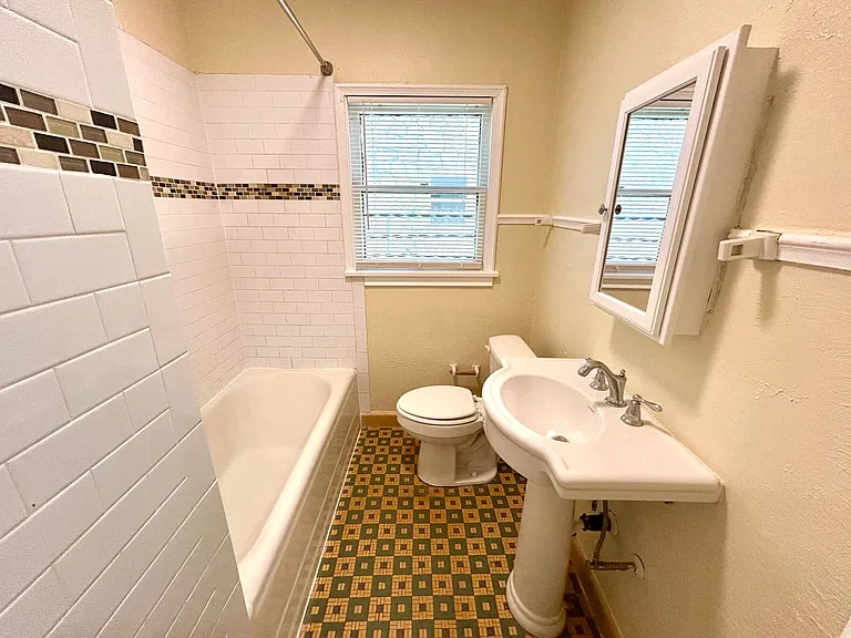 218 E Rosewood Ave — Photo 17