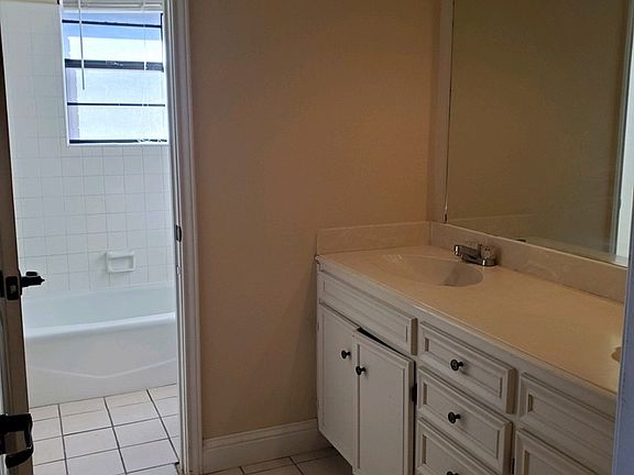 5th image of 328 Willowood Dr