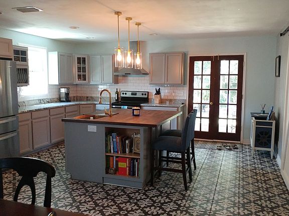 4th image of 3883 Walsh St
