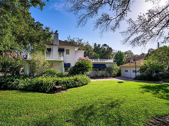 2nd image of 909 Cordova Dr