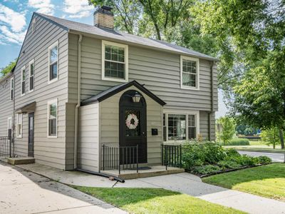 5000 N Woodruff Ave, Whitefish Bay, WI, 53217