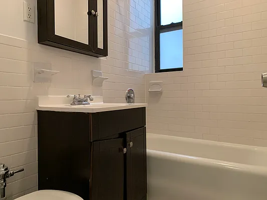 Rented by Hillel Realty Group | media 28