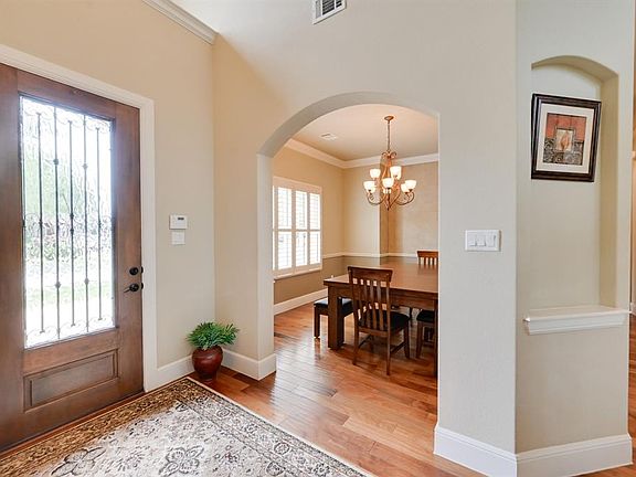 5th image of 2105 Castle Creek Dr