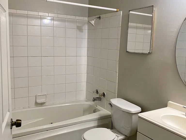 1572 Victor St — Photo 18