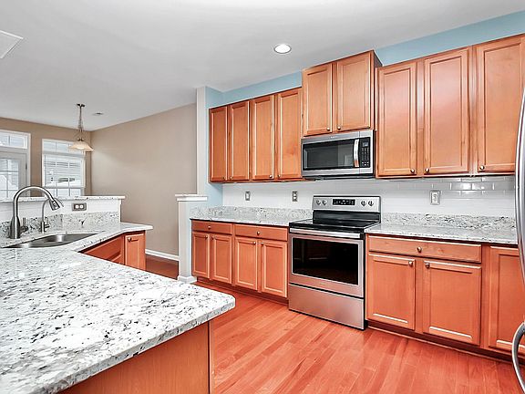 3rd image of 6416 Hasley Woods Dr