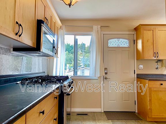 3rd image of 2677A Springfield Rd