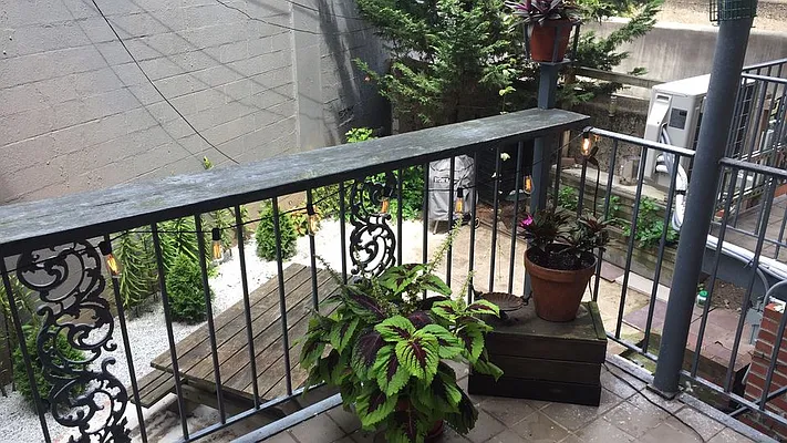 Rented by Nooklyn NYC LLC | media 31