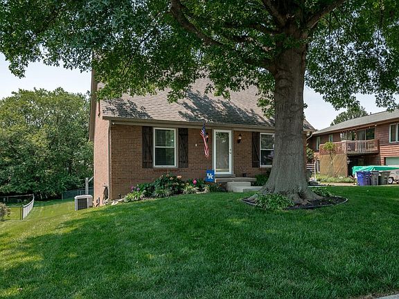 2nd image of 704 Dicksonia Ct