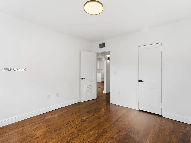 559 NE 68th St #559 — Photo 8