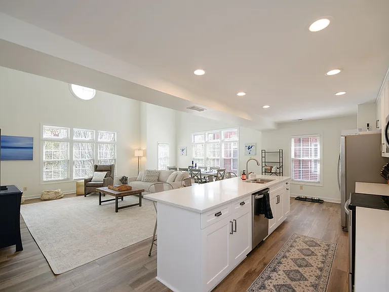 183 Herman Melville Ave — Photo 10