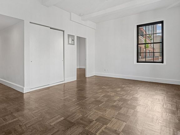 5th image of 160 W 71st St APT 19L