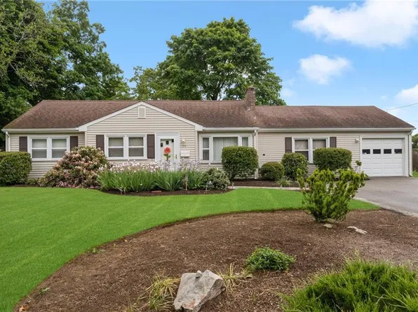 102 Underwood Ave, Warwick, RI 02888
