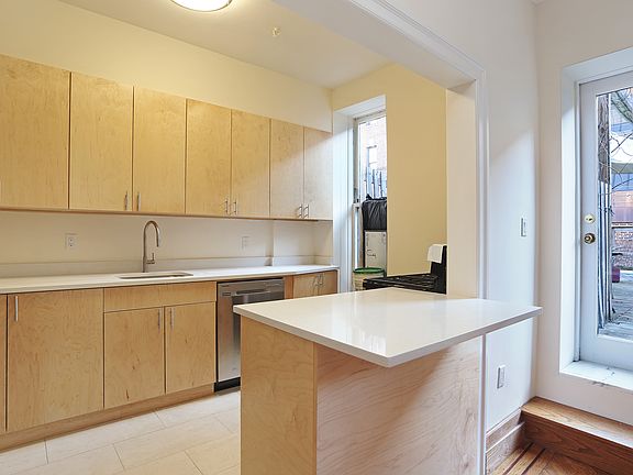 4th image of 30 Pierrepont St APT 3