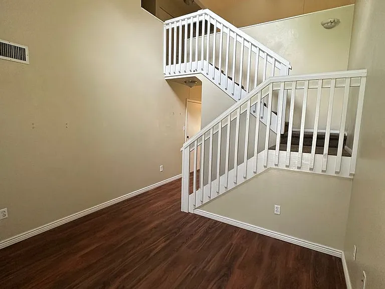 303 Hacienda Ct — Photo 4
