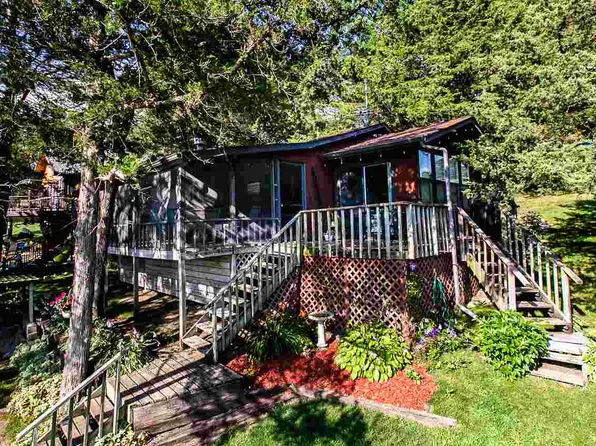 25913 206th Ave, Manchester, IA 52057