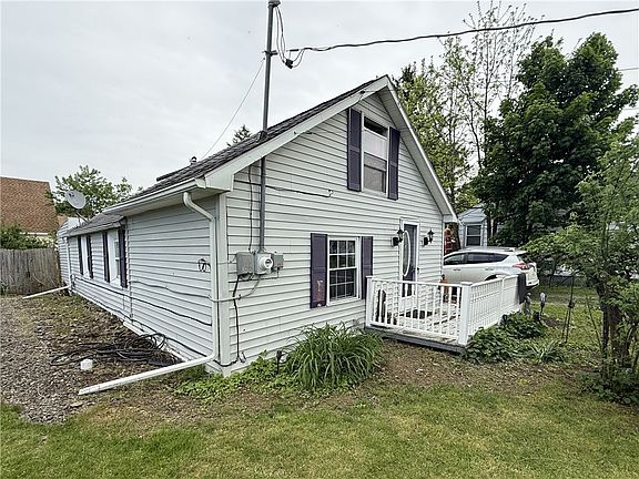 2nd image of 905 Spruce St