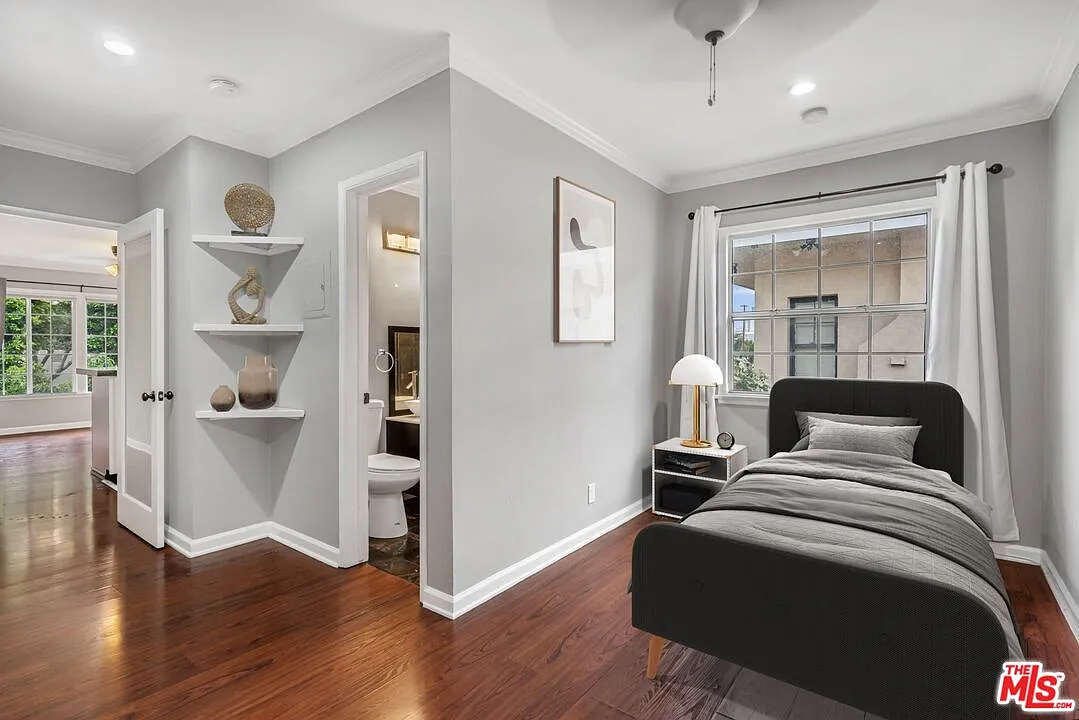 2 bed, 1.0 bath, $1,950 — Photo 2