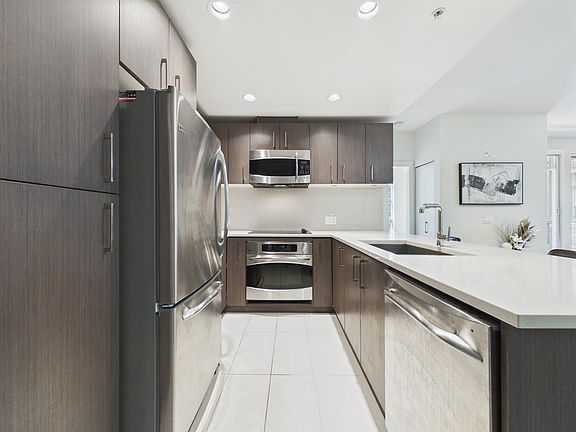 3rd image of 5983 Gray Ave #213