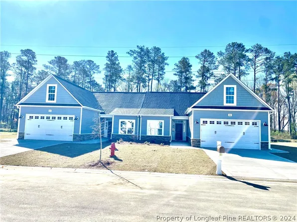 214 Oak Pointe Cir, Lumberton, NC 28358