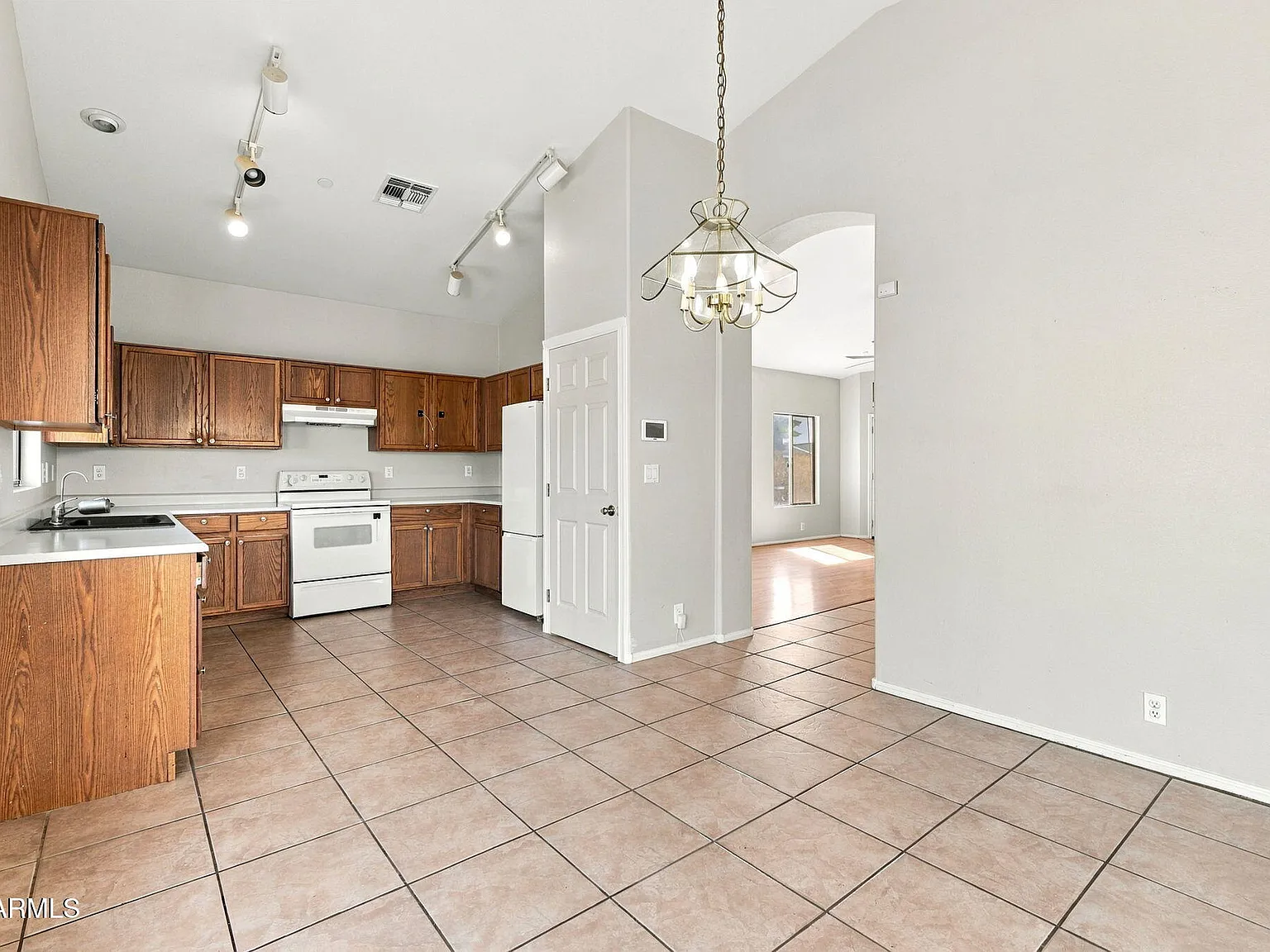 4 bed, 2.5 bath, 1818 sqft, $2,500 — Photo 4