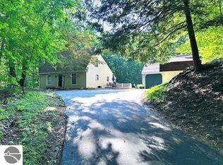 10520 S Dalzell Rd, Traverse City, MI 49684