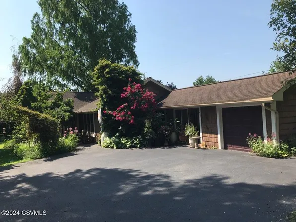915 College Ct, Lewisburg, PA 17837