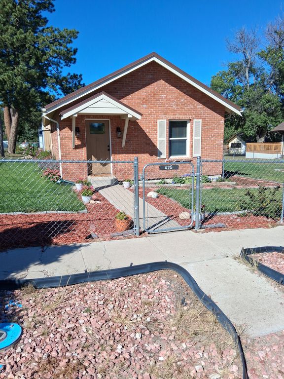 425 Pueblo Ave - Property Image