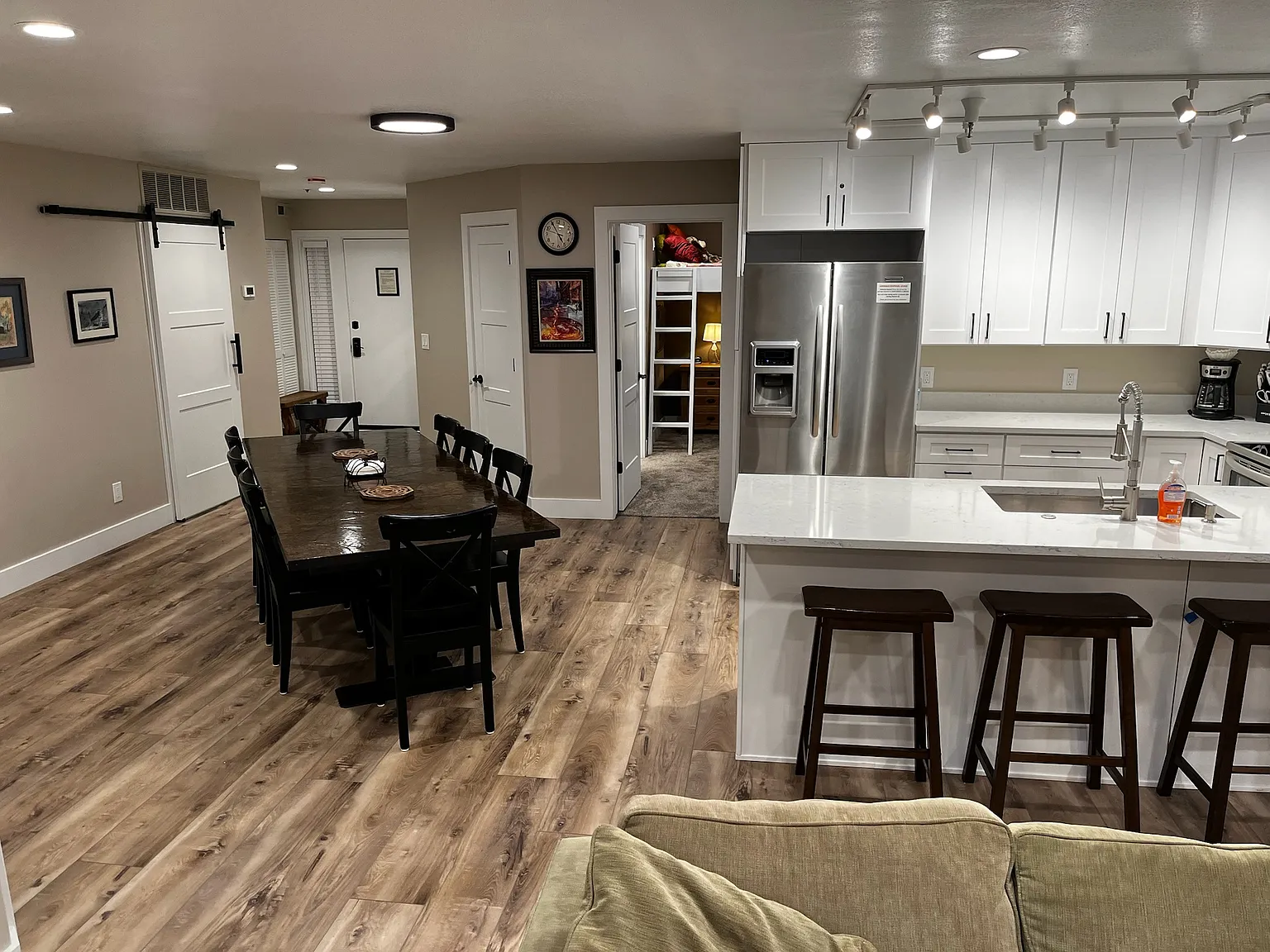 1375 Woodside Ave — Photo 3