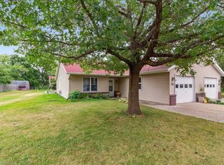 512 Golden Grove Dr, Evansville, WI 53536