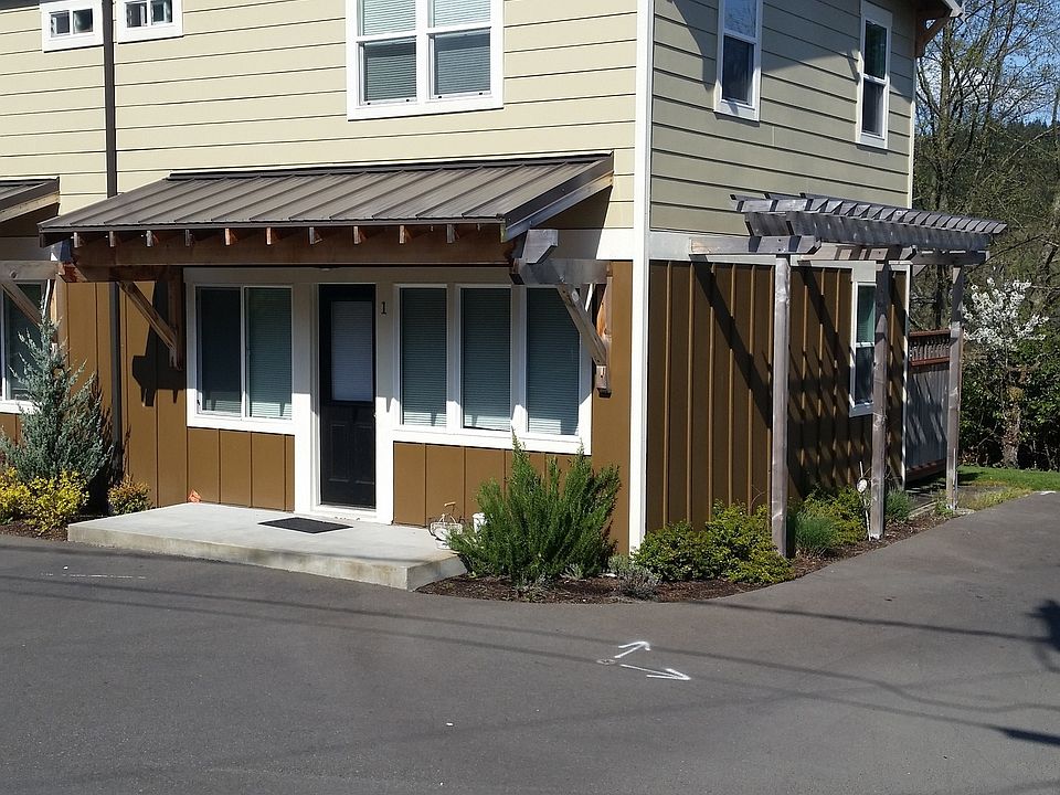 1st image of 3217 Tarabochia St