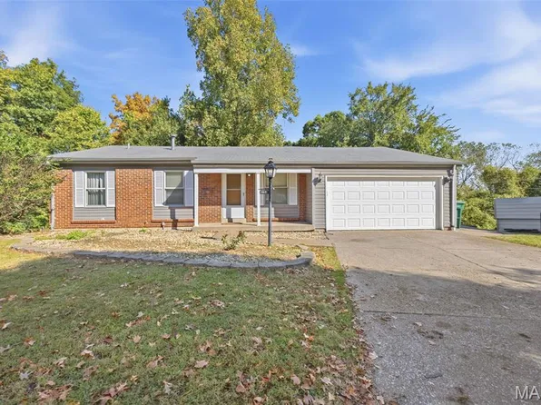 10692 Foxpath Dr, Saint Louis, MO 63137