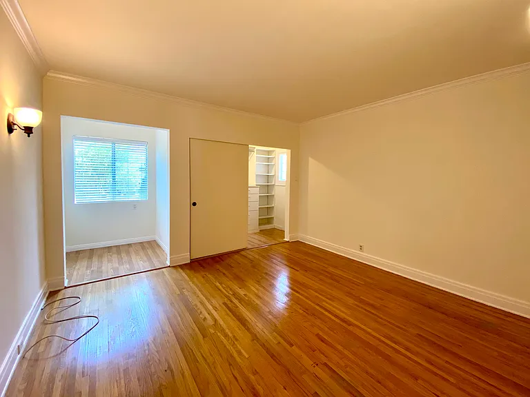 1051 N Wilson Ave — Photo 11