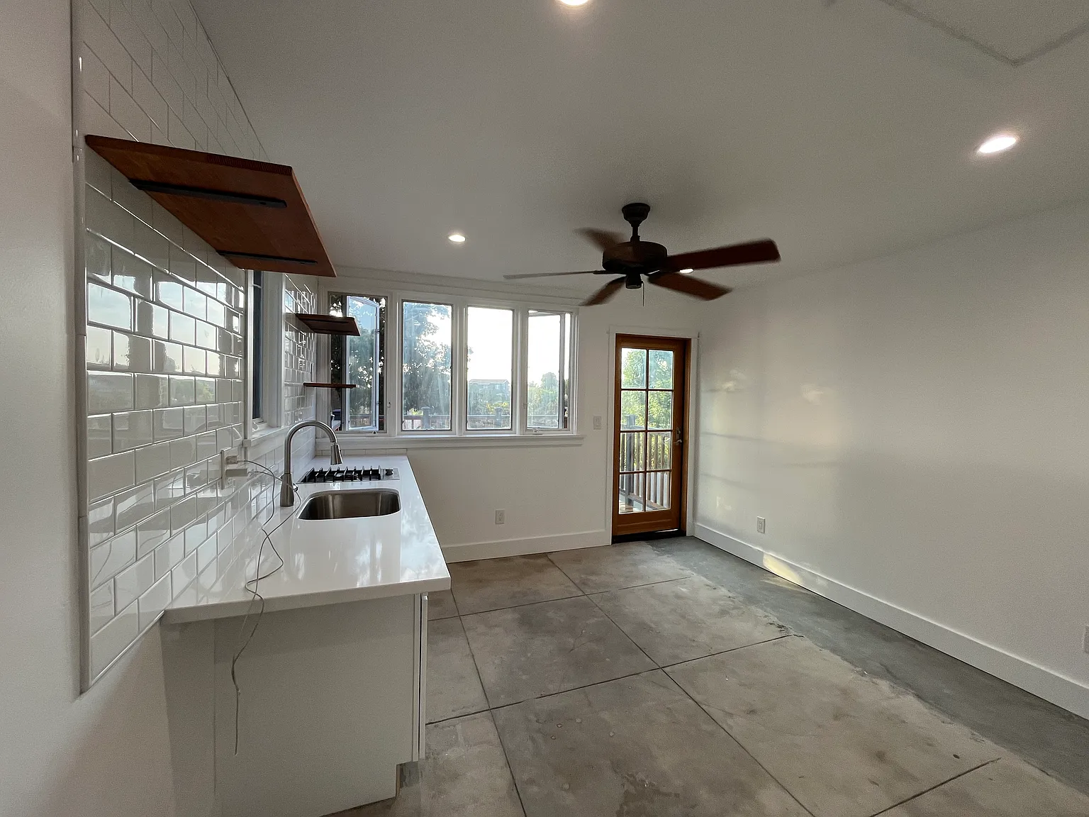 1225 Stringer Ave — Photo 2