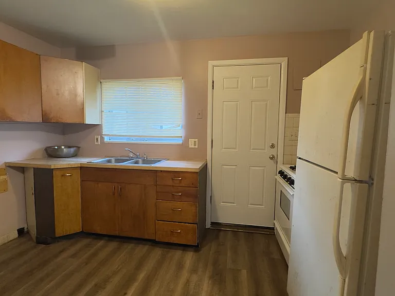 3016 1/2 Northgate Ave #1/2 — Photo 4