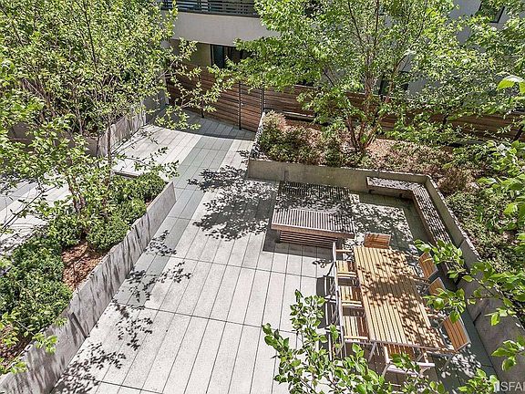 4th image of 233 Franklin St #302