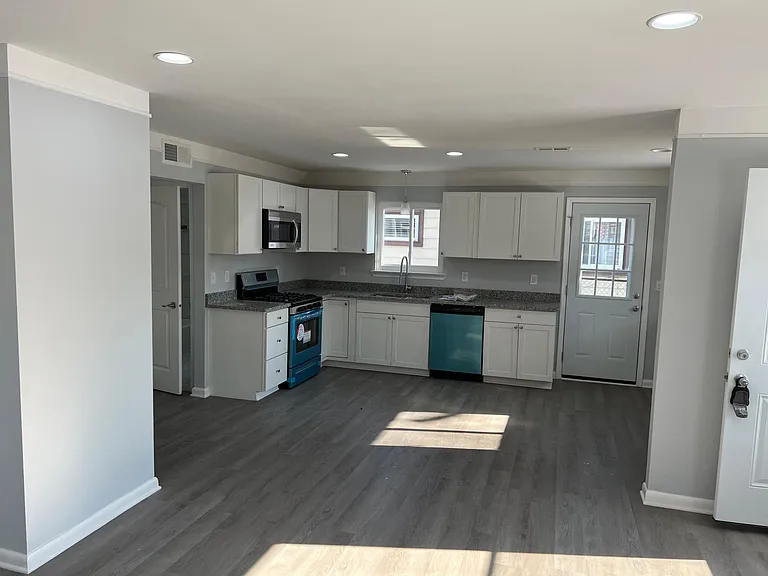 21310 Powers Ave — Photo 9