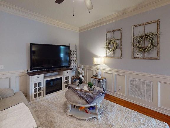 3rd image of 3475 Walden Dr