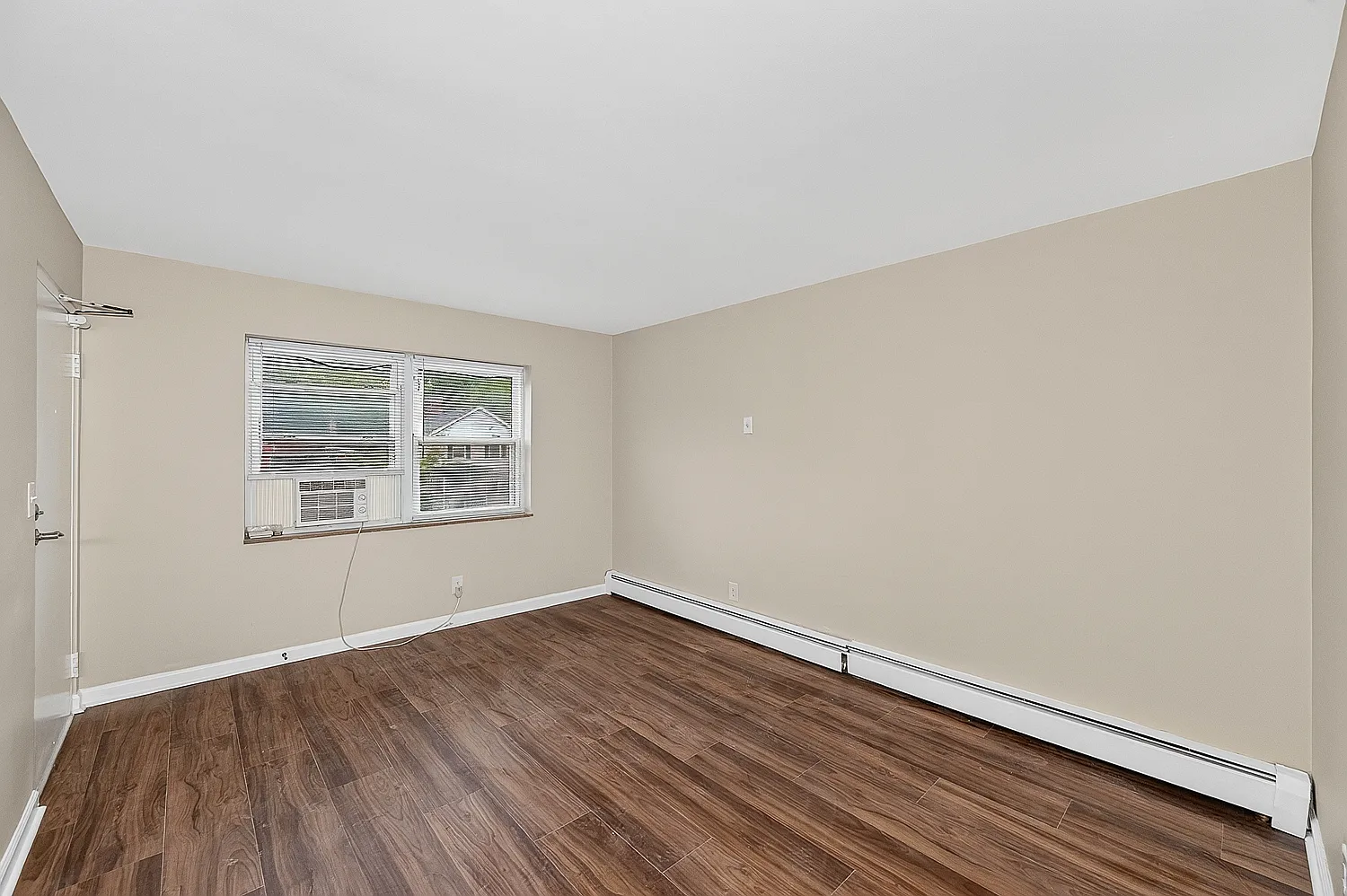 1 bed, 700 sqft, $895 — Photo 2