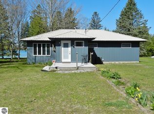 915 N Sunset Shores Dr, Lake Leelanau, MI 49653