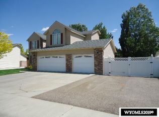 1105 Rosewood Dr, Rock Springs, WY 82901