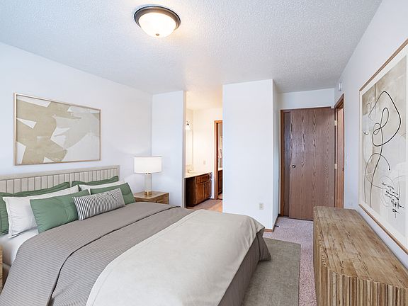 Fargo, ND Cedars 4 Apartments | 21B | Bedroom