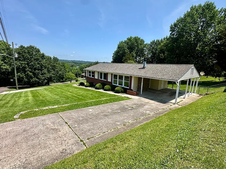 1322 E Walnut Grove Dr — Photo 2